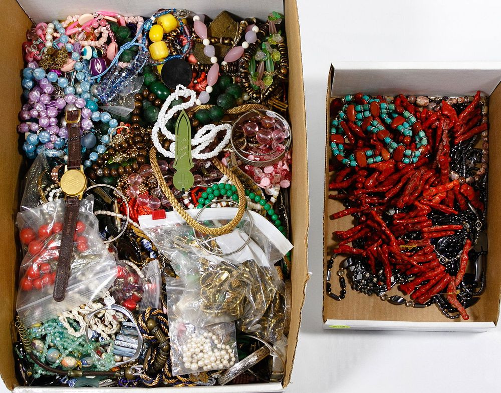 Lot 537: Costume Jewelry Assortment