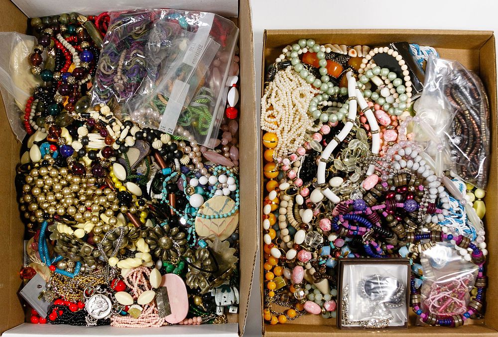 Lot 543: Costume Necklace Assortment