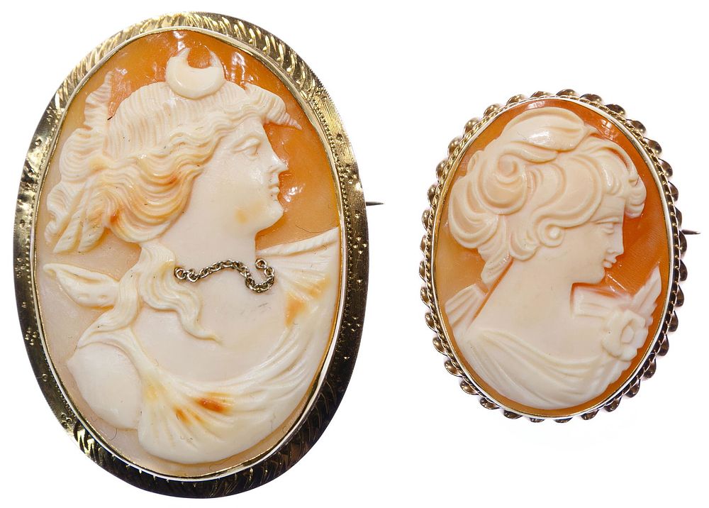 Lot 548: 14k Gold Framed Carved Shell Cameo Pin / Pendant