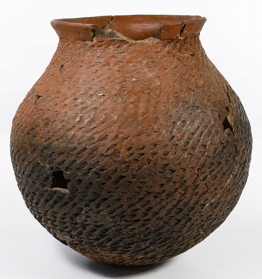 Lot 155: Native American Tonto Style Corrugated Olla Water Jar