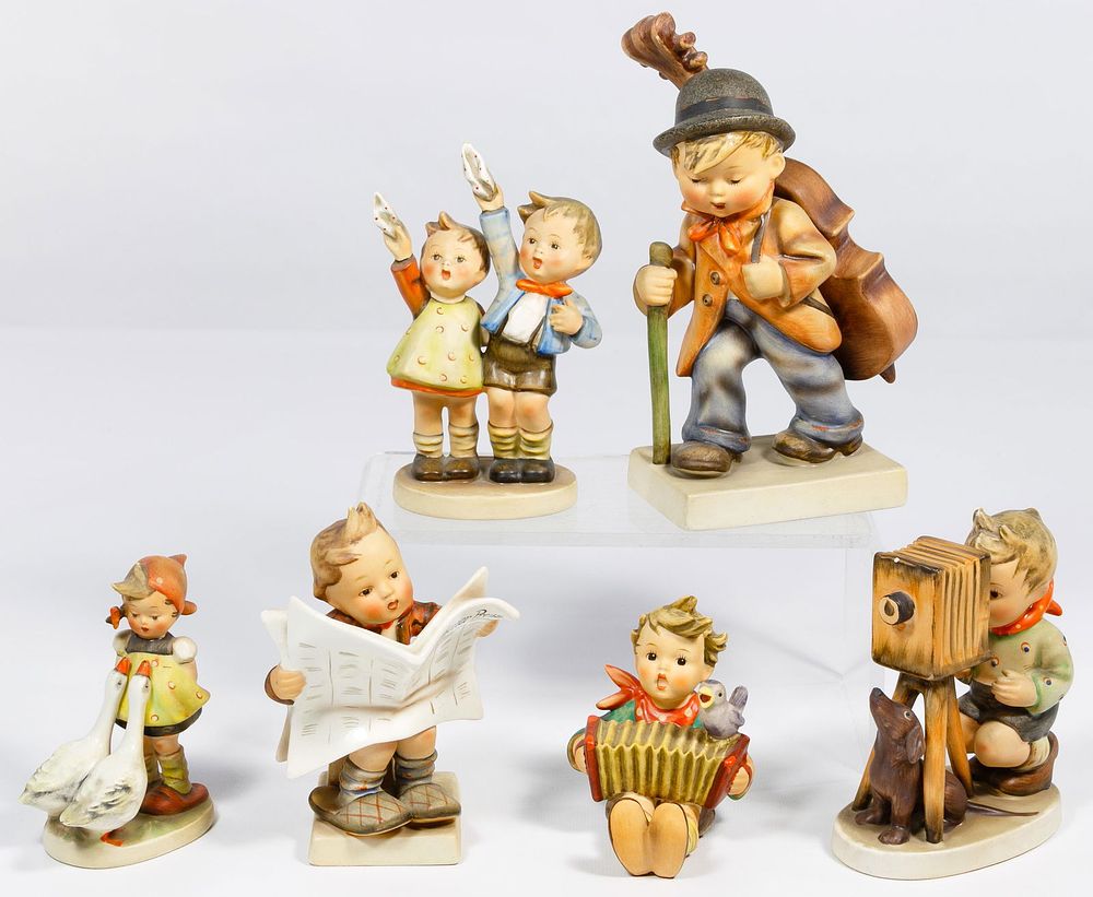 Lot 226: Hummel / Goebel Figurine Assortment