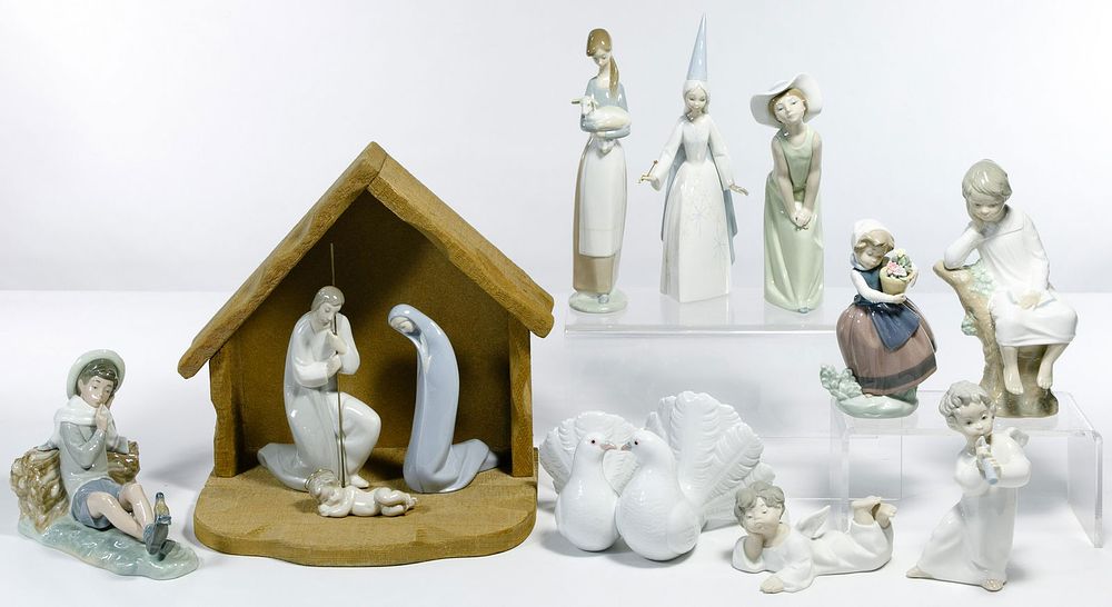 Lot 228: Lladro Figurine Assortment