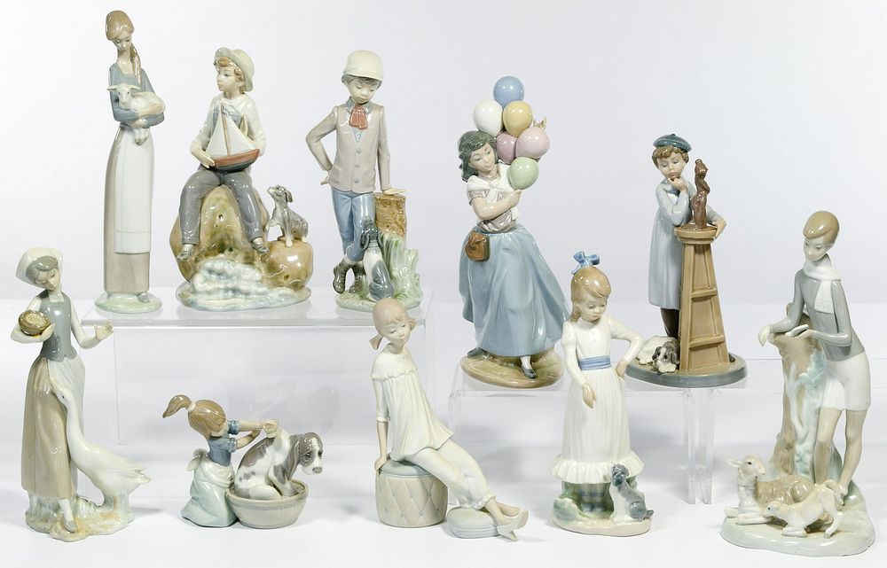 Lot 230: Lladro Figurine Assortment