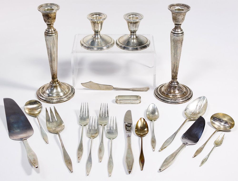 Lot 278: Reed & Barton 'Lark' Sterling Silver Flatware