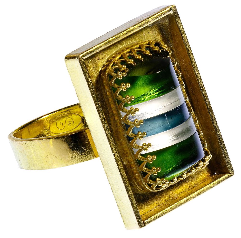Lot 302: 18k Gold and Semi-Precious Gemstone Ring