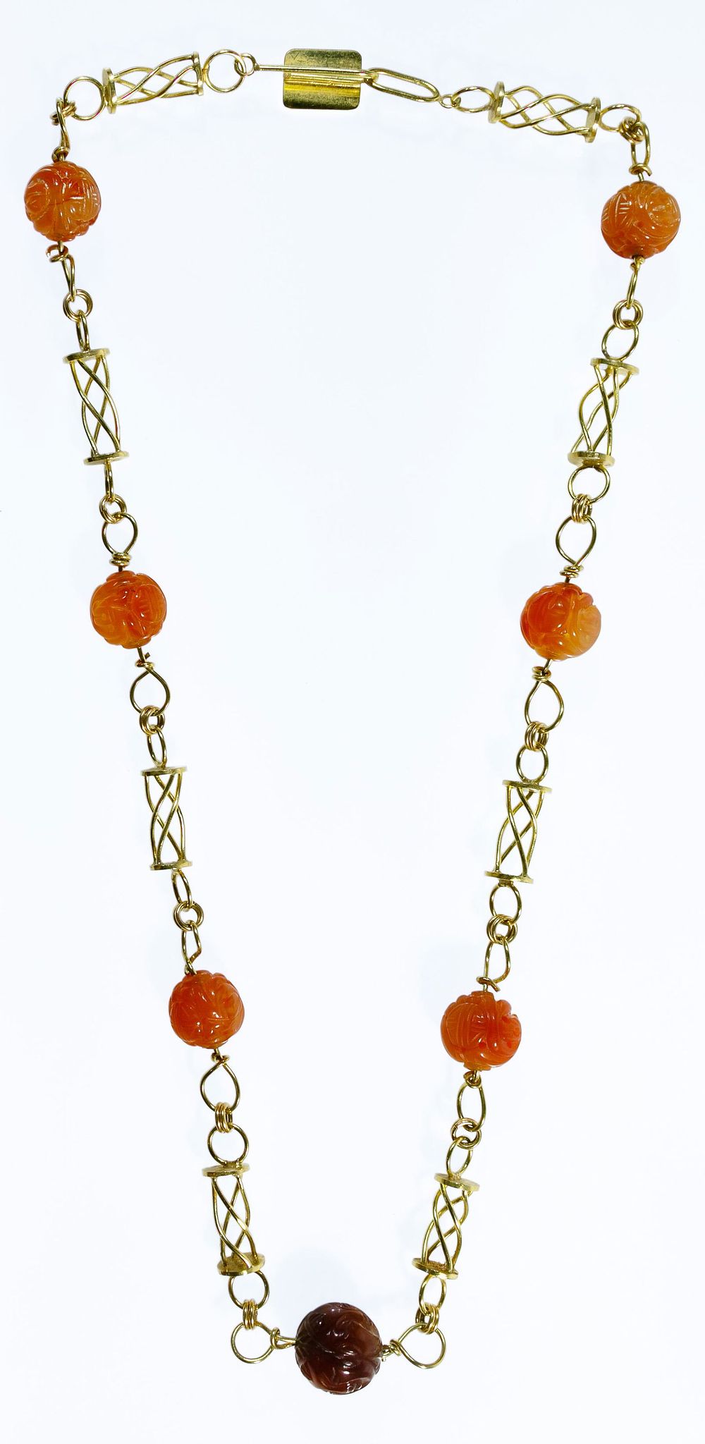 Lot 312: 18k Gold and Jadeite Jade Necklace