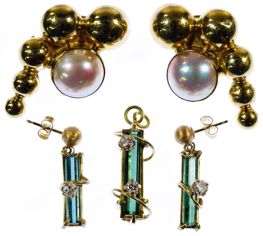 Lot 324: 18k Gold, Pearl and Gemstone Jewelry Assortment