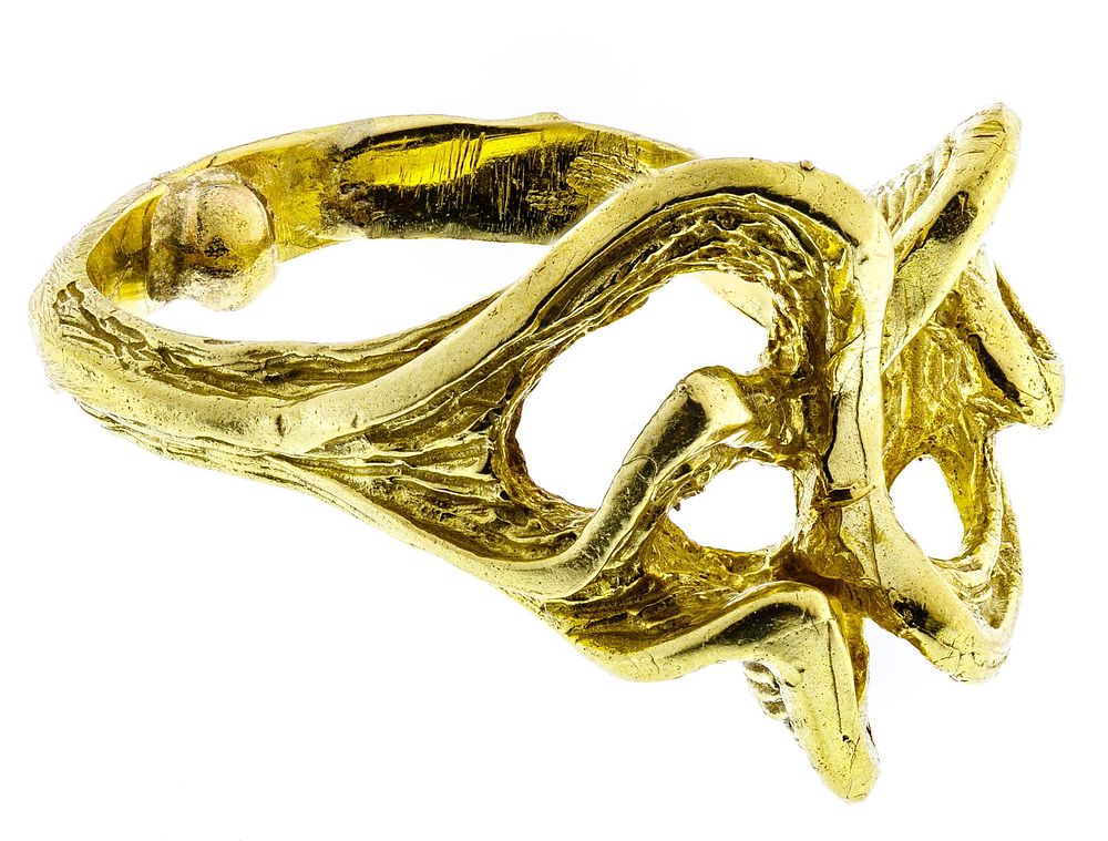 Lot 354: 14k Gold Cast Ring