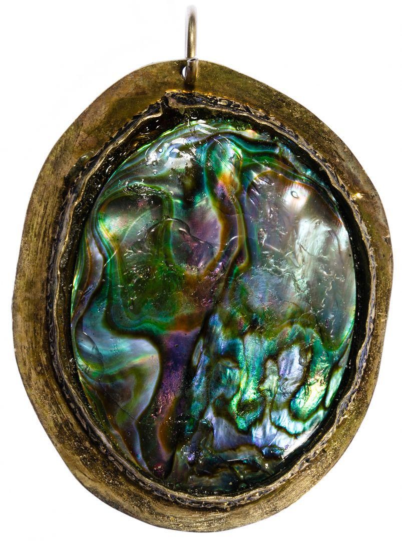 Lot 373: 14k Gold and Nacre Pendant