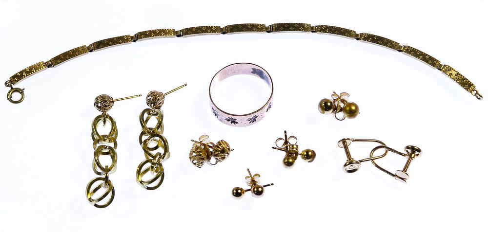 Lot 381: 14k Gold Jewelry Assortment