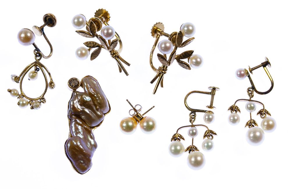Lot 383: 14k Gold and Pearl Jewelry Assortment