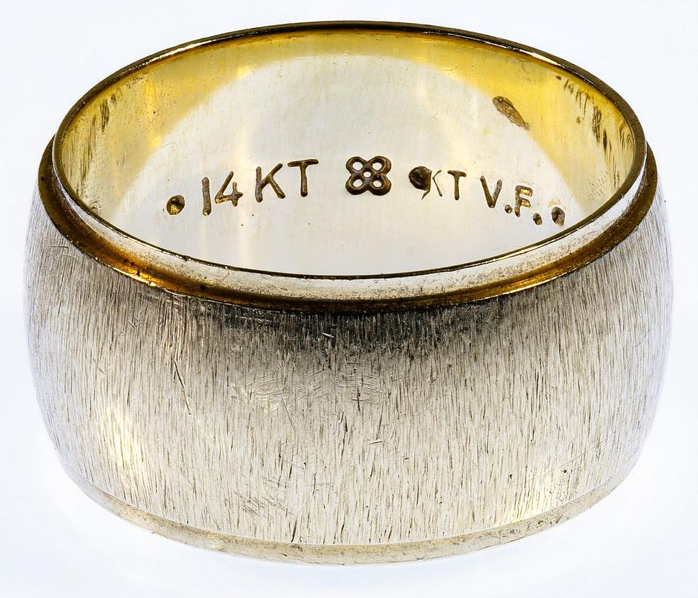 Lot 221: 14k Gold Band Ring