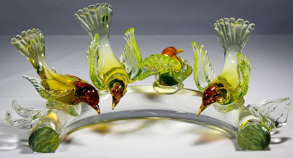 Lot 318: Livio Seguso Murano Ring of Lovebirds Glass Figurine