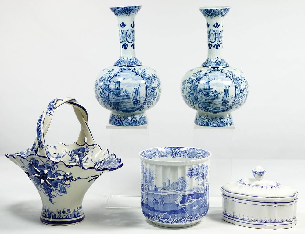 Lot 337: Delft Blue and White Vases
