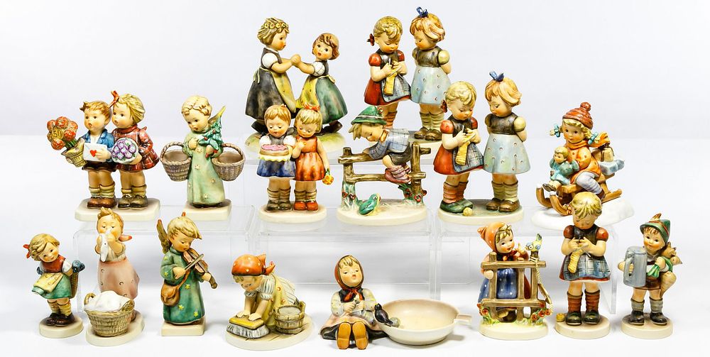 Lot 351: Hummel Figurine Assortment