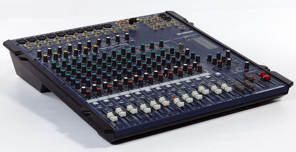 Lot 390: Yamaha MG166cx Mixing Console