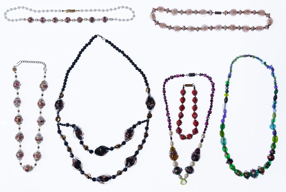 Lot 414: Glass Bead Jewelry Assortment