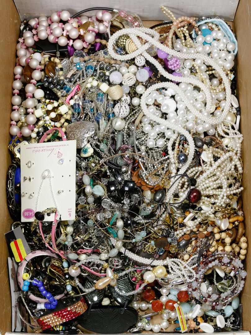 Lot 417: Costume Jewelry Assortment