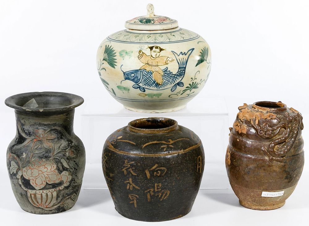 Lot 253: Chinese Style Jar Assortment