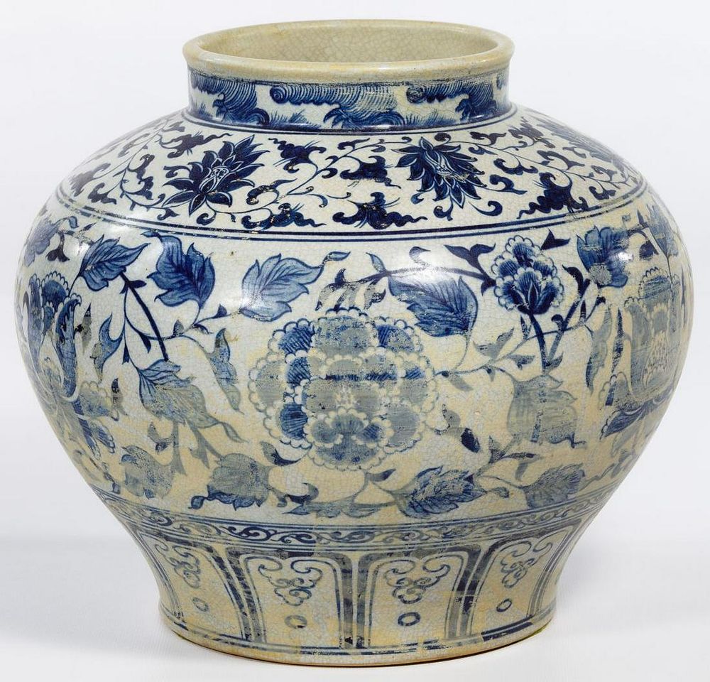 Lot 258: Ming Blue and White Guan Jar