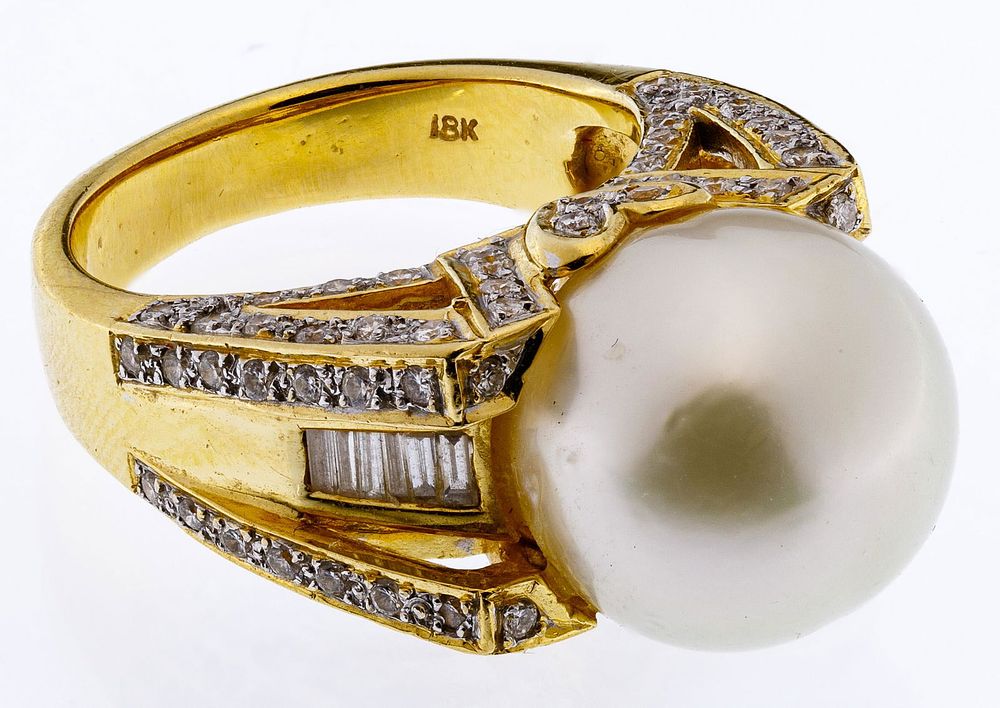 Lot 300: 18k Gold, Pearl and Diamond Ring