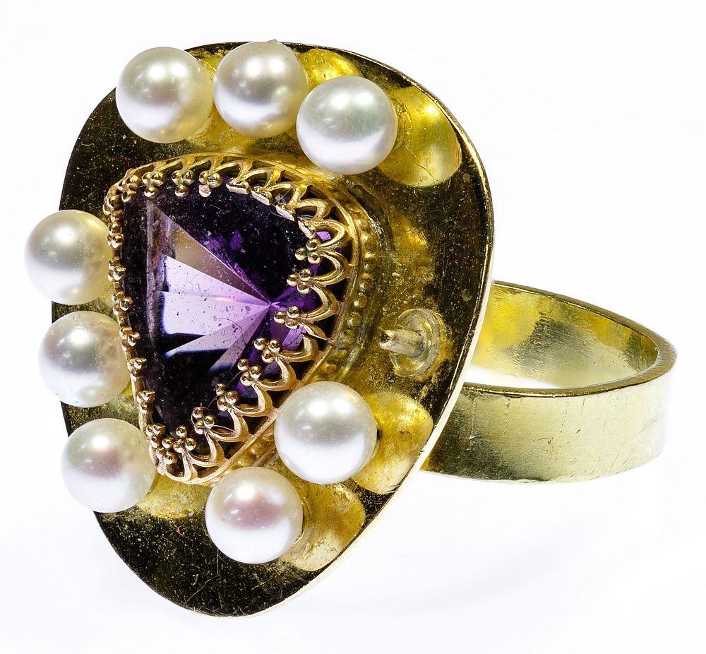Lot 304: 18k Gold, Amethyst and Pearl Ring