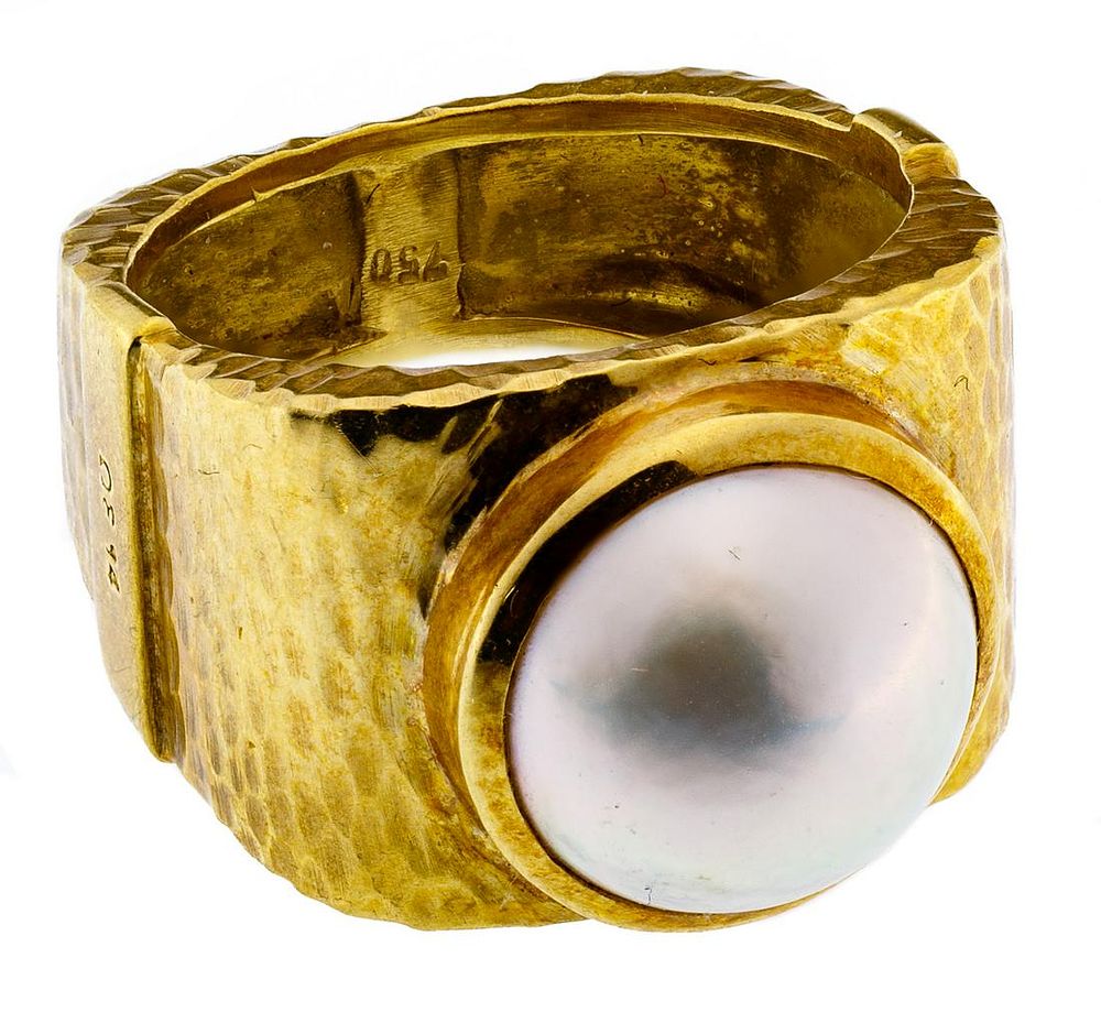 Lot 307: 18k Gold and Mabe Pearl Ring