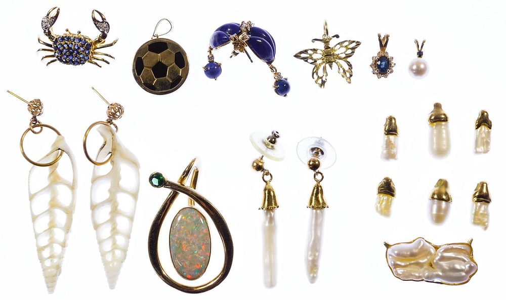 Lot 365: 14k Gold Jewelry Assortment