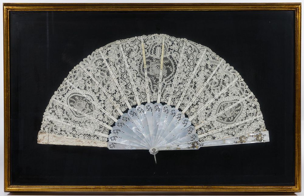 Lot 165: Mother of Pearl and Lace Fan