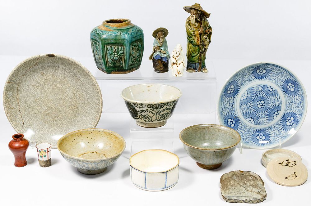 Lot 274: Chinese Pottery Assortment