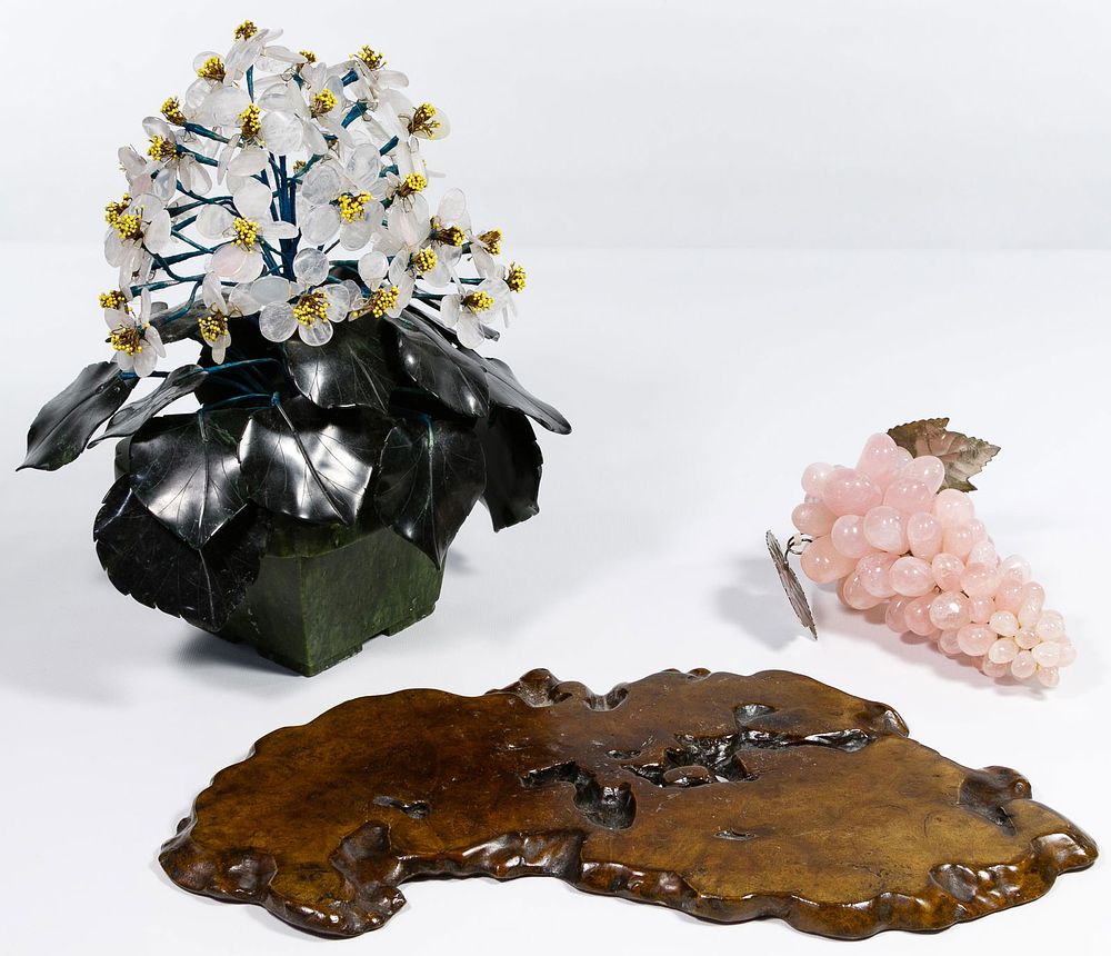 Lot 278: Asian Jadeite Jade Grapes and Plant