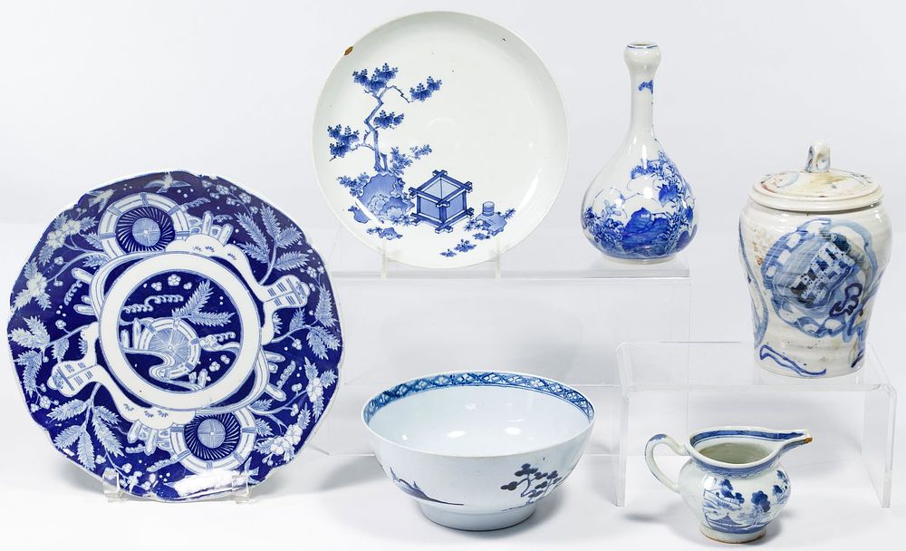 Lot 280: Japanese 'Imari' Blue and White Pottery Assortment