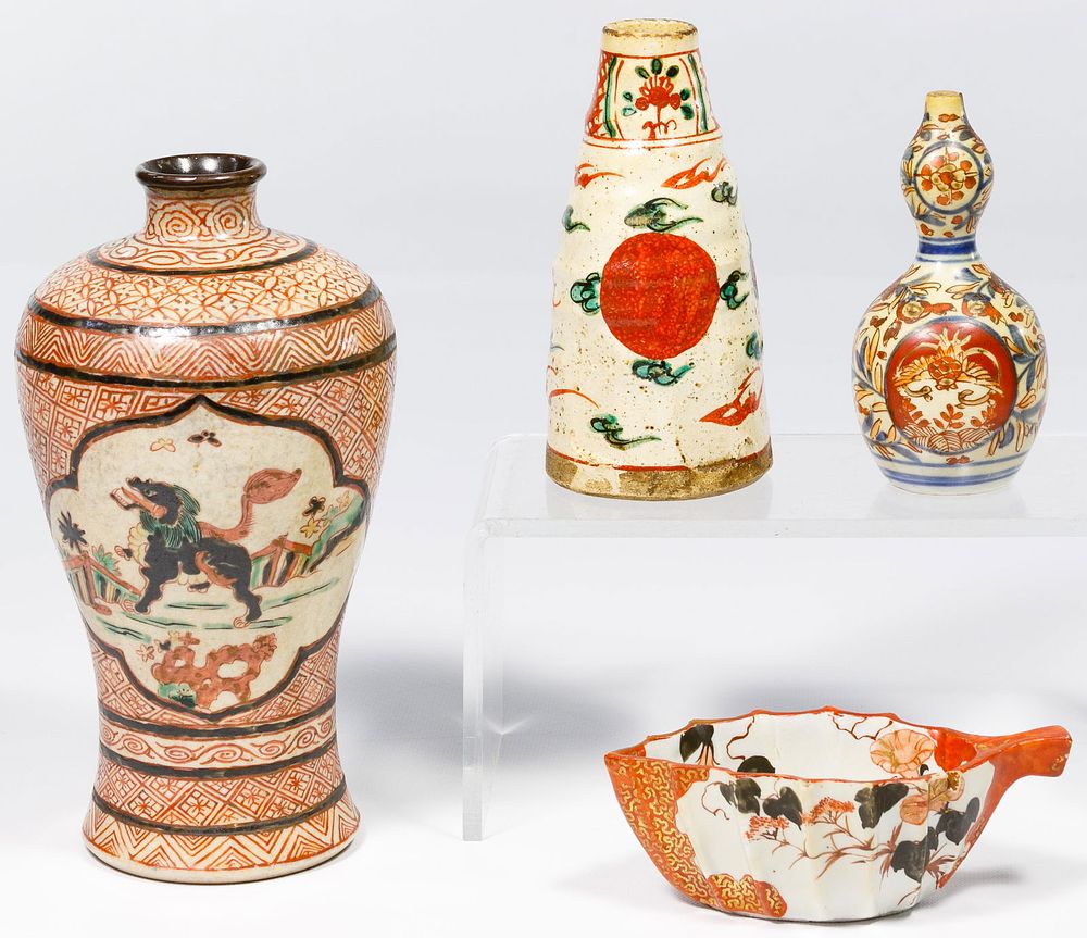 Lot 281: Japanese 'Imari' Pottery Assortment
