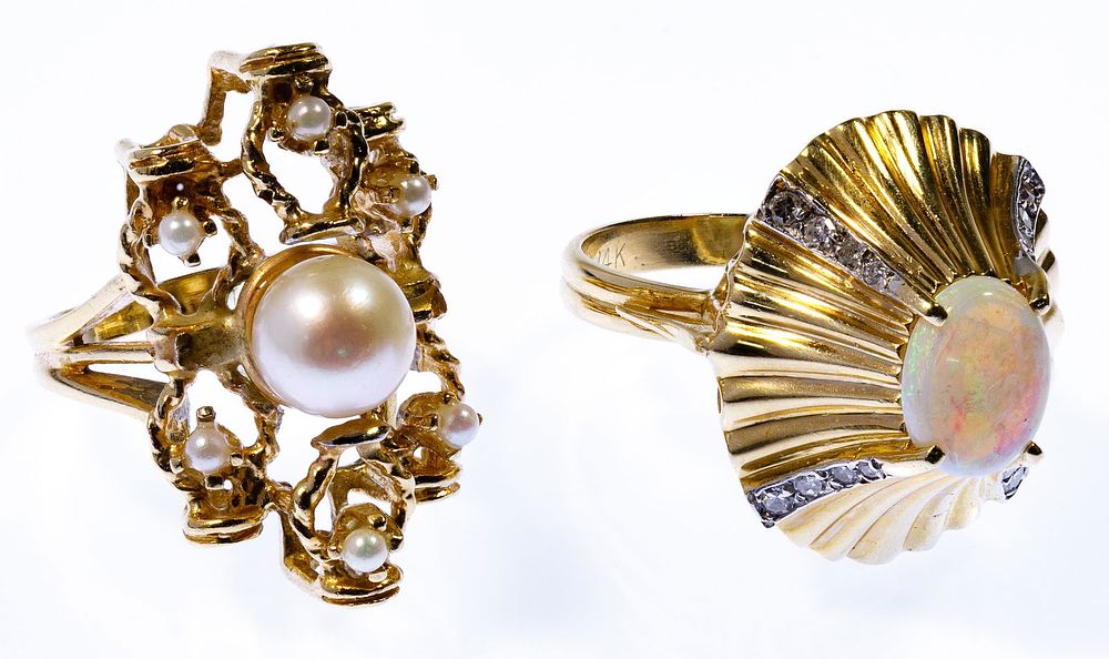 Lot 325: 14k Gold Rings