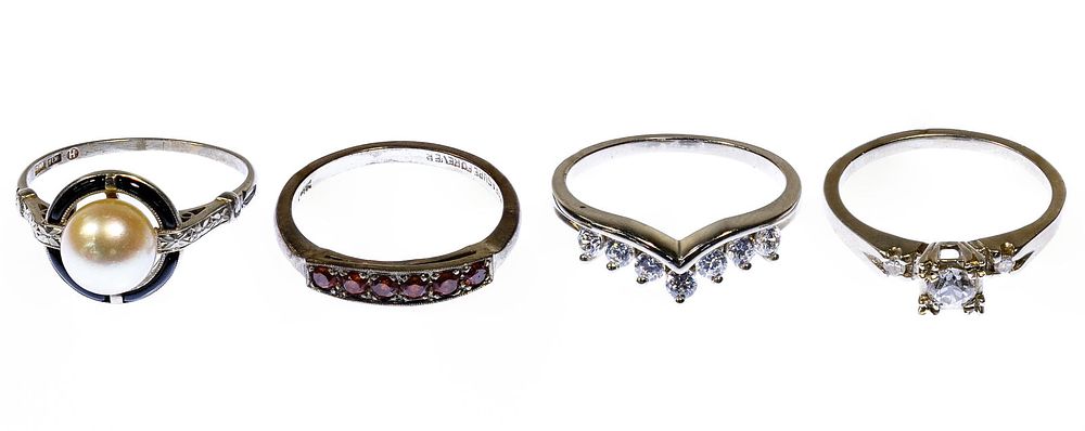 Lot 326: 14k White Gold Rings