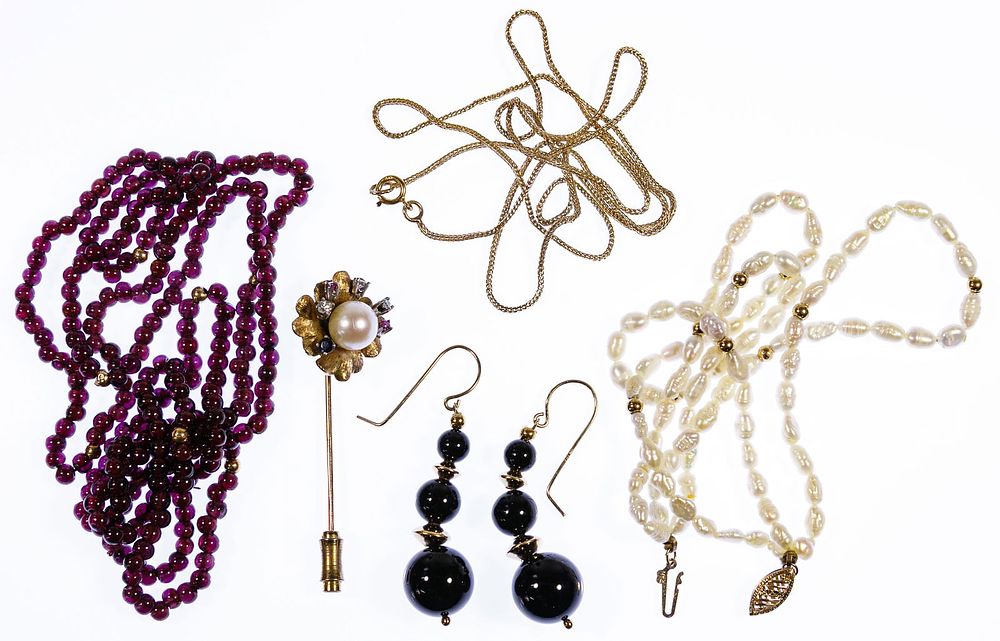 Lot 353: 14k and 10K Gold Jewelry Assortment