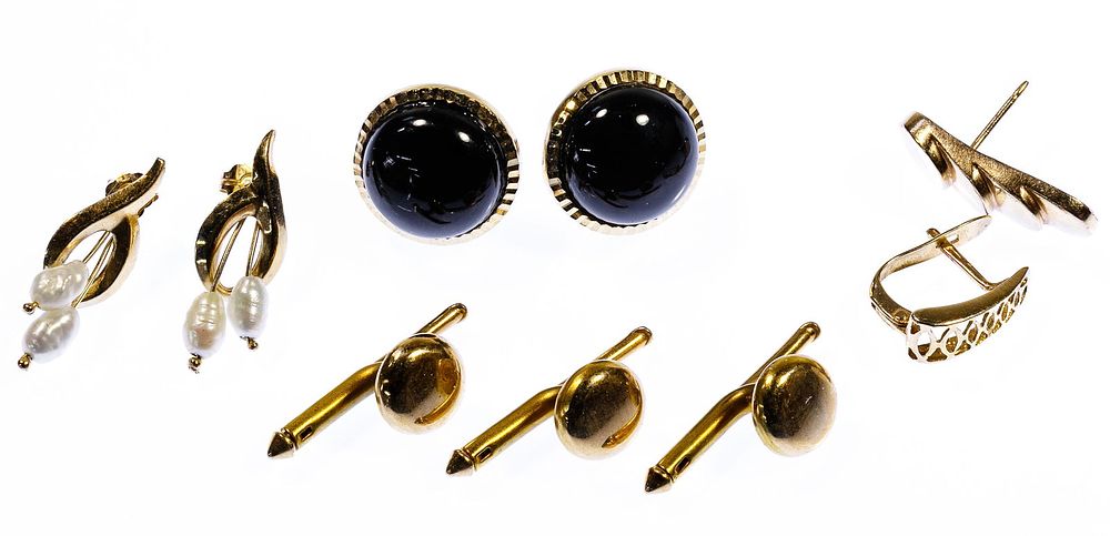 Lot 354: 14k Gold Jewelry Assortment