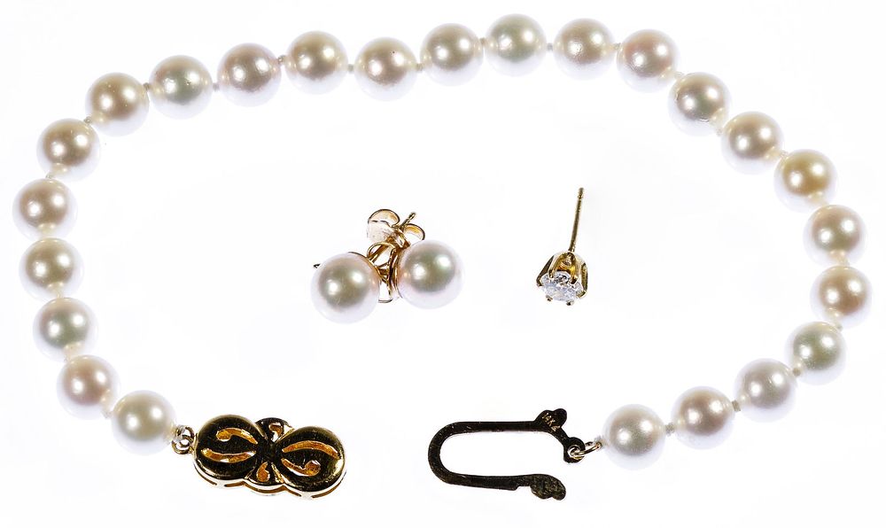 Lot 358: 14k Gold Jewelry Assortment