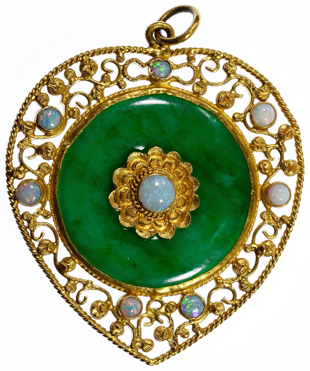 Lot 360: 22k Gold and Jadeite Jade Pendent