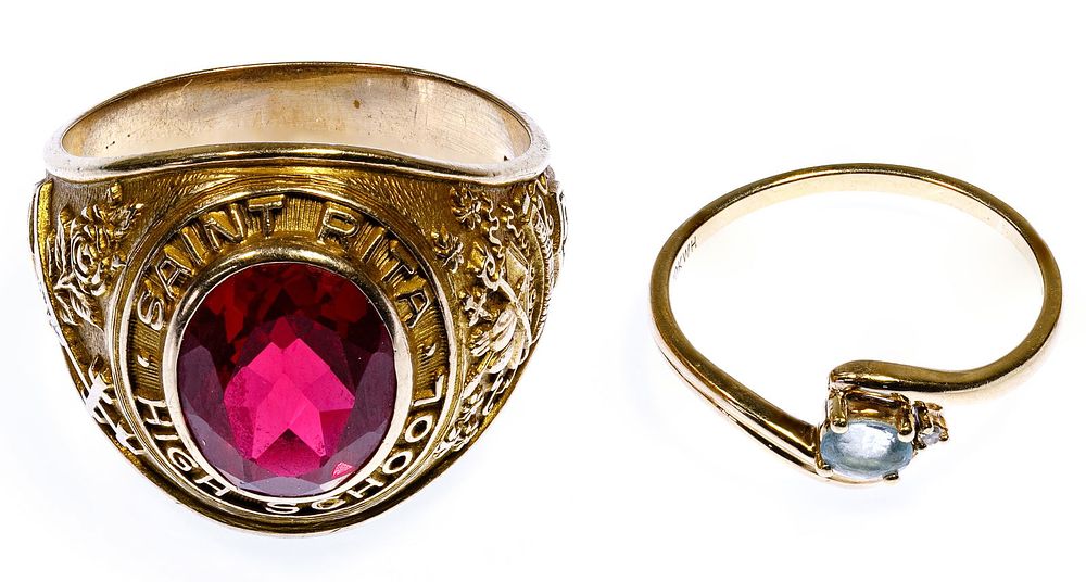 Lot 365: 10k Gold Rings
