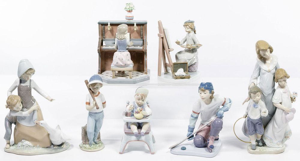Lot 510: Lladro Figurine Assortment