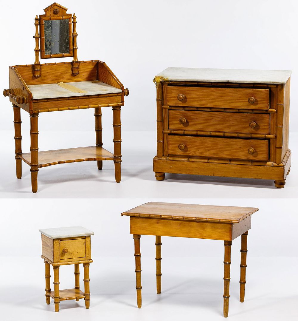 Lot 532: French Pine Doll Furniture