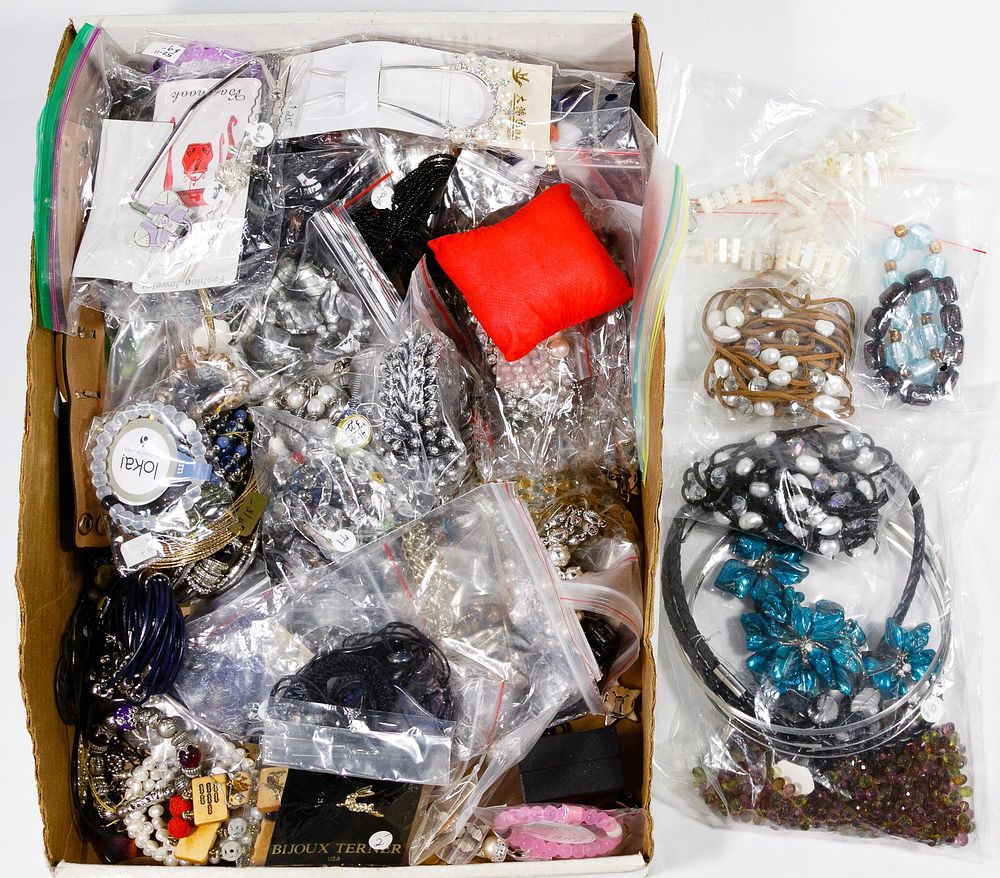 Lot 586: Costume Jewelry Assortment