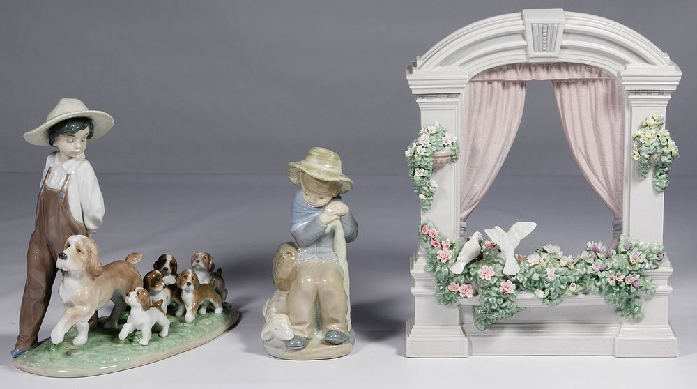 Lot 271: Lladro and Zaphir Figurine Assortment