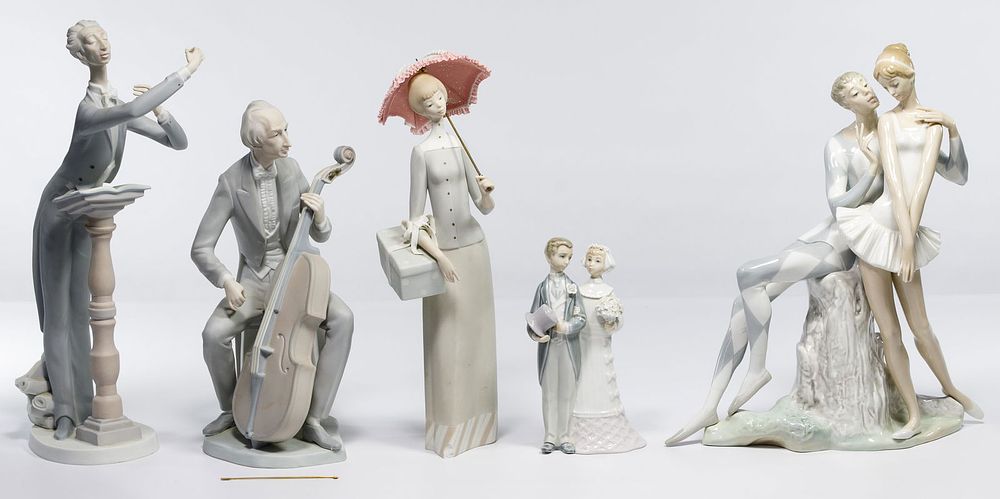 Lot 272: Lladro Figurine Assortment