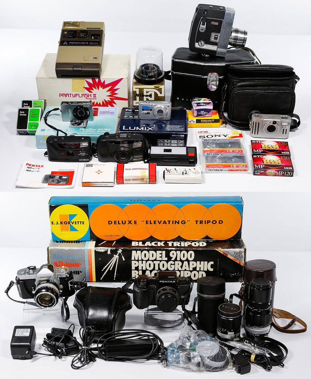 Lot 318: Digital, 35mm and Movie Camera Assortment