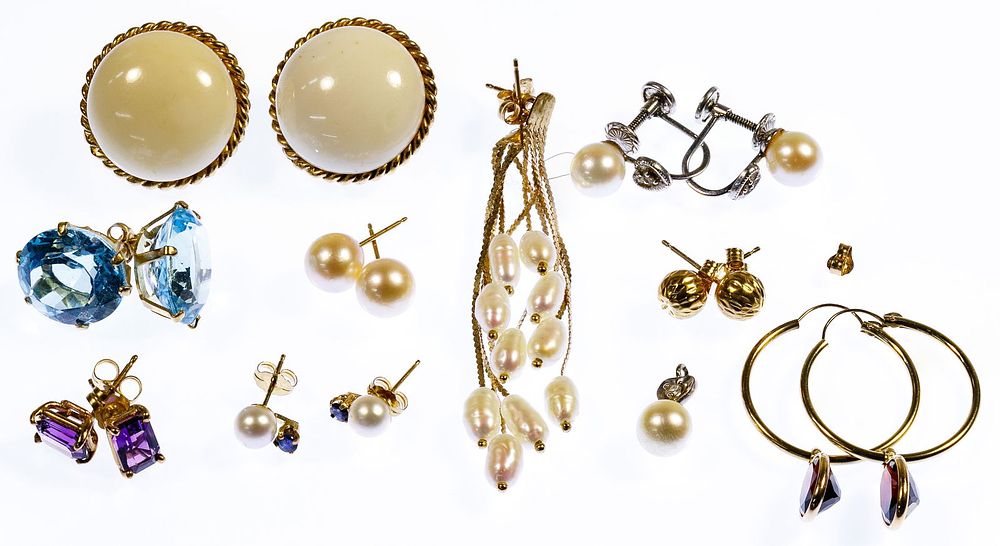 Lot 244: 14k Gold Earring Assortment