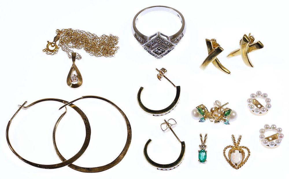 Lot 300: 18k Gold, 14k Gold and 10k Gold Jewelry Assortment