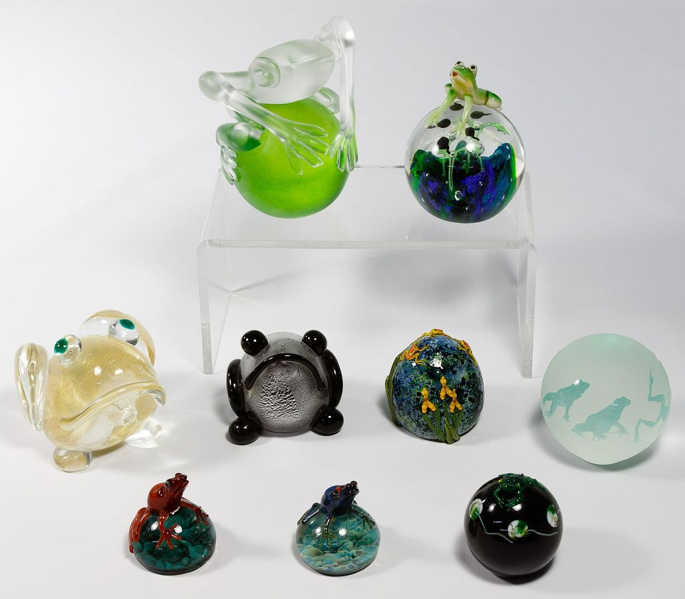 Lot 398: Blown Art Glass Frog Figurine Assortment