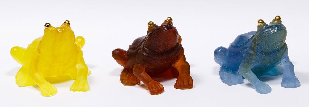 Lot 412: Daum Pate de Verre Art Glass Frog Figurines